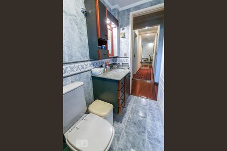 Apartamento à venda com 138m², 4 quartos e 4 vagas Apartamento à venda com 138m², 4 quartos e 4 vagasBanheiro Corredor