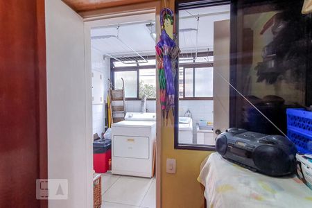 Apartamento à venda com 138m², 4 quartos e 4 vagas Apartamento à venda com 138m², 4 quartos e 4 vagasQuarto de Serviço