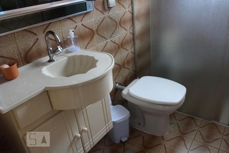 banheiro de casa à venda com 3 quartos, 500m² em Parque Boturussu, São Paulo