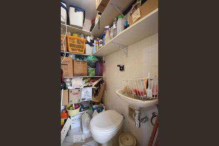 Apartamento à venda com 145m², 3 quartos e 2 vagasBanheiro de Serviço