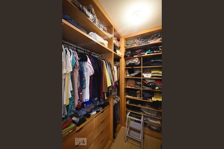 Apartamento à venda com 145m², 3 quartos e 2 vagasArmário da Suíte 2