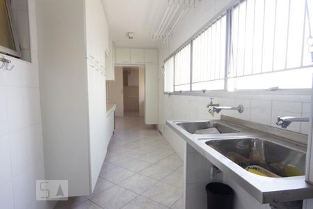 Apartamento à venda com 240m², 4 quartos e 3 vagasLavanderia