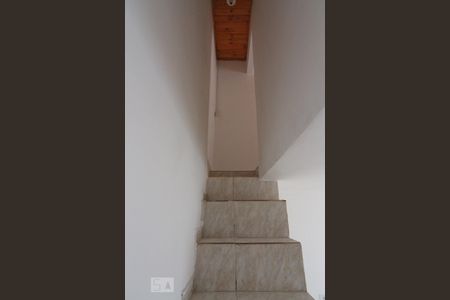 Escada de casa para alugar com 2 quartos, 45m² em Vila Continental, São Paulo