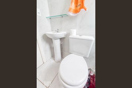 Banheiro de apartamento para alugar com 2 quartos, 63m² em Estância Pinhais, Pinhais