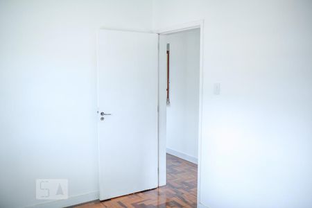Quarto 1 de apartamento para alugar com 2 quartos, 51m² em Cristal, Porto Alegre