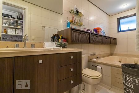 Apartamento à venda com 177m², 3 quartos e 3 vagasBanheiro da Suíte 2