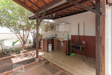 Casa à venda com 300m², 3 quartos e 8 vagasÁrea de Serviço