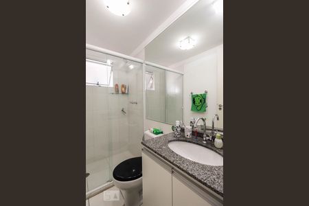 Banheiro  de apartamento à venda com 3 quartos, 61m² em Vila Ema, São Paulo