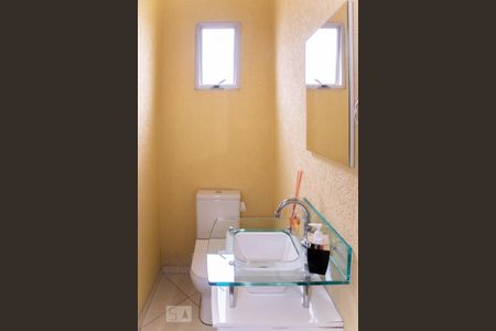 Casa de condomínio à venda com 77m², 2 quartos e 2 vagasLavabo