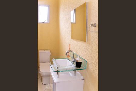 Casa de condomínio à venda com 77m², 2 quartos e 2 vagasLavabo