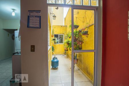 Casa à venda com 150m², 2 quartos e 2 vagasCorredor Lateral