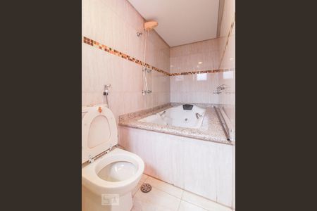 Apartamento à venda com 190m², 5 quartos e 2 vagasBanheiro da Suíte 1