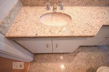 Apartamento para alugar com 364m², 5 quartos e 5 vagasDetalhe do Banheiro Suíte 3