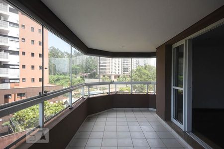 Varanda de apartamento para alugar com 5 quartos, 364m² em Jardim Fonte do Morumbi, São Paulo