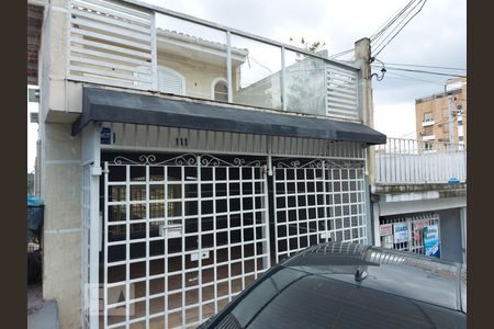 Casa à venda com 230m², 3 quartos e 2 vagas Casa à venda com 230m², 3 quartos e 2 vagasFachada