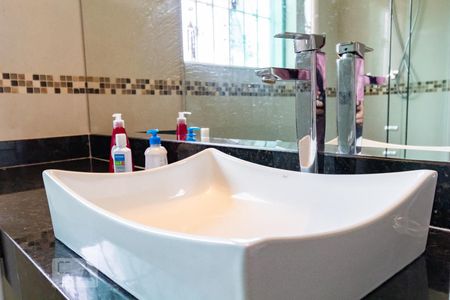 Casa à venda com 310m², 3 quartos e 2 vagasBanheiro do Quarto 1