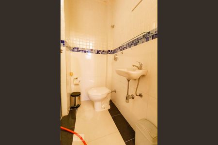 Casa à venda com 310m², 3 quartos e 2 vagasStudio - Banheiro