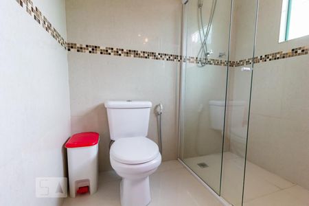 Casa à venda com 310m², 3 quartos e 2 vagasBanheiro do Quarto 1