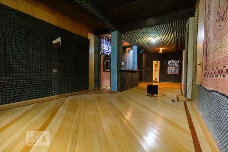 Casa à venda com 310m², 3 quartos e 2 vagasStudio