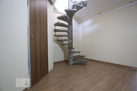 Sala de casa para alugar com 2 quartos, 75m² em Km 18, Osasco