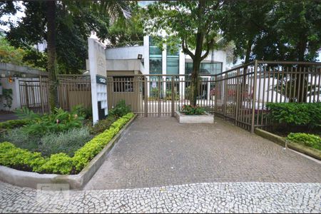 Apartamento para alugar com 71m², 2 quartos e 1 vagaFachada