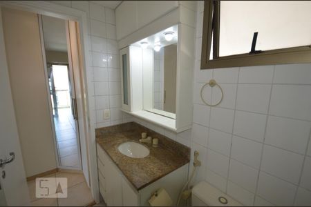 Banheiro 1 de apartamento para alugar com 2 quartos, 71m² em Botafogo, Rio de Janeiro
