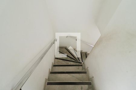 Casa à venda com 130m², 3 quartos e 2 vagasEscada