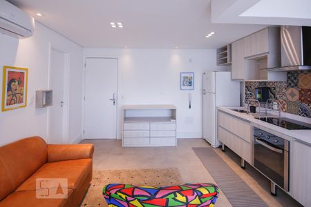 Sala e Cozinha de apartamento para alugar com 1 quarto, 35m² em Água Branca, São Paulo