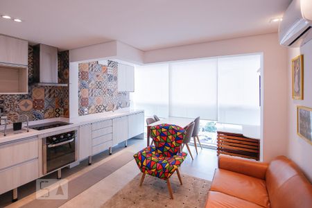 Sala e Cozinha de apartamento para alugar com 1 quarto, 35m² em Água Branca, São Paulo