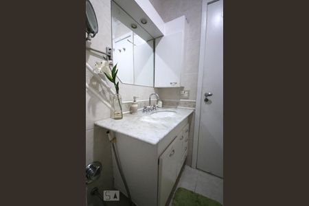 Apartamento à venda com 150m², 3 quartos e 2 vagasBanheiro 2