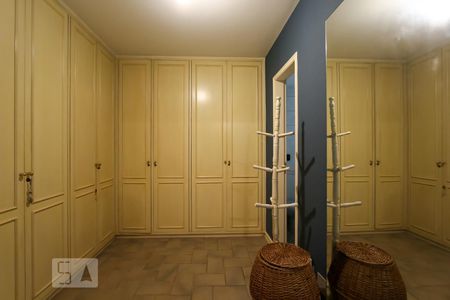 Apartamento para alugar com 170m², 4 quartos e 4 vagasCloset da suíte