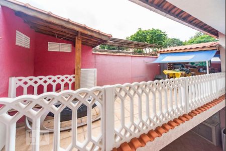 Casa à venda com 273m², 4 quartos e 3 vagas Casa à venda com 273m², 4 quartos e 3 vagasVaranda dos Fundos