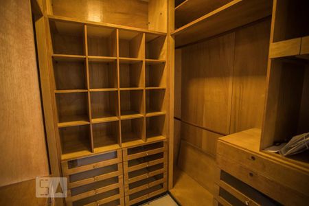 Apartamento para alugar com 83m², 2 quartos e 2 vagasCloset do Quarto suite 1