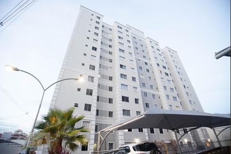 Fachada do bloco de apartamento para alugar com 2 quartos, 50m² em Conjunto Helena Antipoff, Belo Horizonte