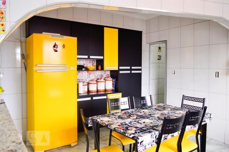 Casa à venda com 249m², 3 quartos e 3 vagasCasa Fundos Cozinha Entrada