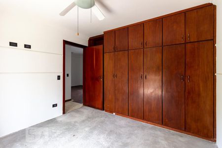 Casa de condomínio à venda com 583m², 5 quartos e 4 vagasQuarto 2