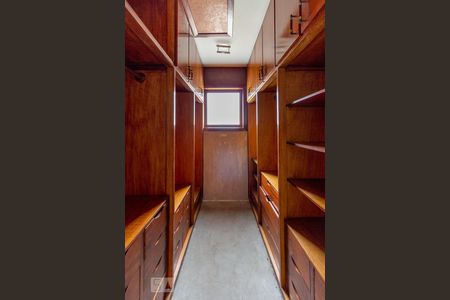 Casa de condomínio à venda com 583m², 5 quartos e 4 vagasCloset da Suíte 1