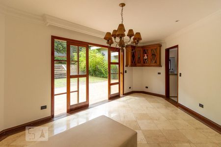 Sala de casa de condomínio à venda com 5 quartos, 583m² em Alphaville, Santana de Parnaíba