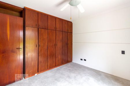 Casa de condomínio à venda com 583m², 5 quartos e 4 vagasQuarto 2