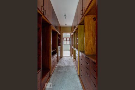 Casa de condomínio à venda com 583m², 5 quartos e 4 vagasCloset da Suíte Master