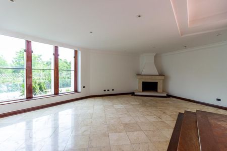 Sala de casa de condomínio à venda com 5 quartos, 583m² em Alphaville, Santana de Parnaíba