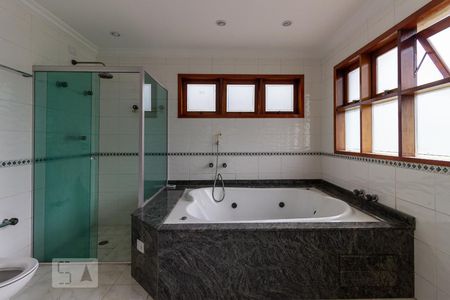 Casa de condomínio à venda com 583m², 5 quartos e 4 vagasBanheiro da Suíte Master