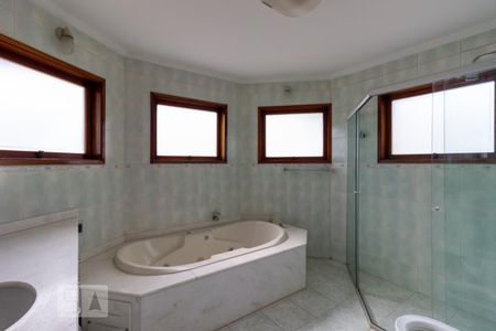 Casa de condomínio à venda com 583m², 5 quartos e 4 vagasBanheiro da Suíte 1