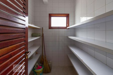 Casa de condomínio à venda com 583m², 5 quartos e 4 vagasDespensa