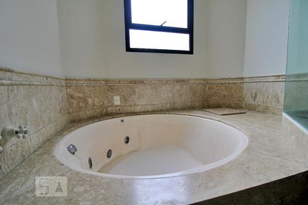 Apartamento à venda com 240m², 3 quartos e 3 vagasBanheiro da Suíte 1