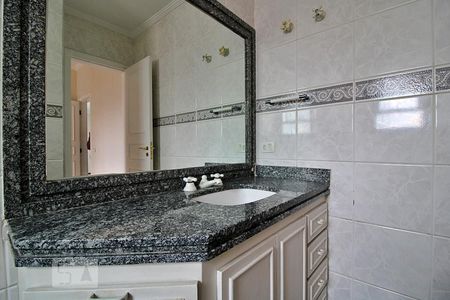 Apartamento à venda com 240m², 3 quartos e 3 vagasBanheiro da Suíte 2