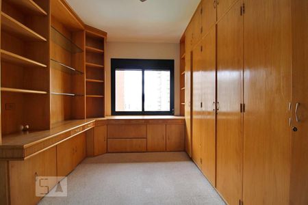 Apartamento à venda com 240m², 3 quartos e 3 vagasSuíte 2