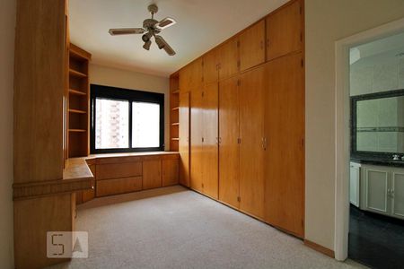 Apartamento à venda com 240m², 3 quartos e 3 vagasSuíte 2