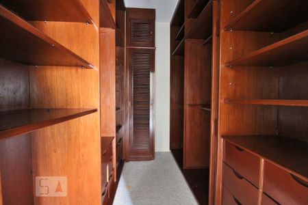 Apartamento à venda com 240m², 3 quartos e 3 vagasCloset da Suíte 1
