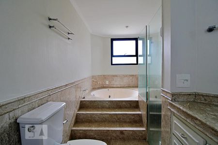 Apartamento à venda com 240m², 3 quartos e 3 vagasBanheiro da Suíte 1